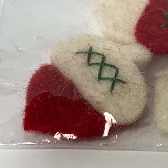 Christmas Acorns 100% Wool Felt Crafts Applique Embellishments Needle Felting - Picture 2 of 13